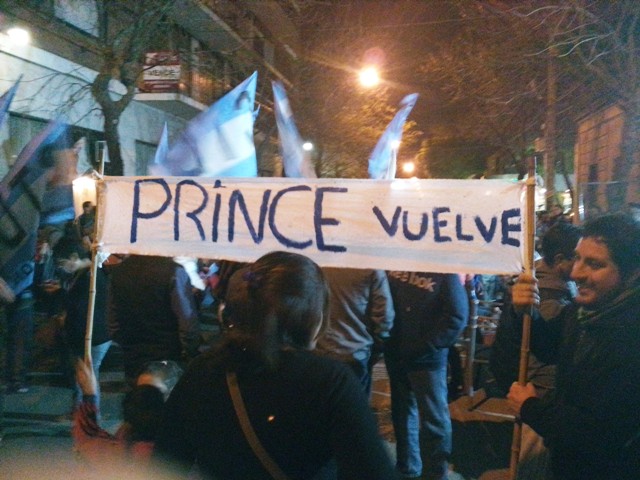 El mensaje de la noche: "Prince Vuelve". 